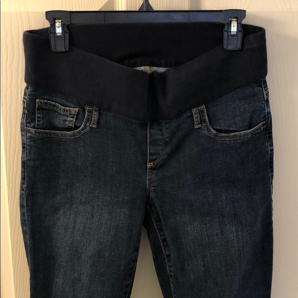 Gap Maternity 6 / 28 Short - Picture 2 of 4